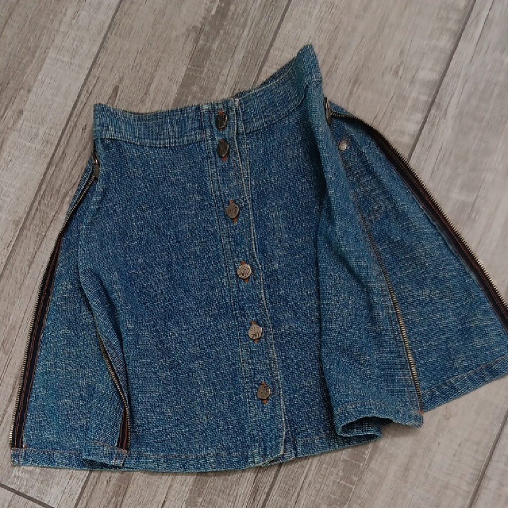 VINTAGE..CHRISTIAN LACROIX..FULL ZIP SIDE SKIRT..SIZE 38